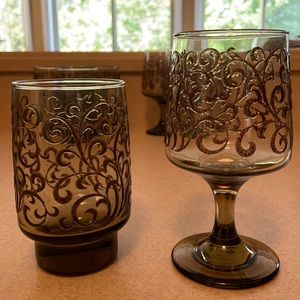 Vintage table drinkware/Dinner glasses